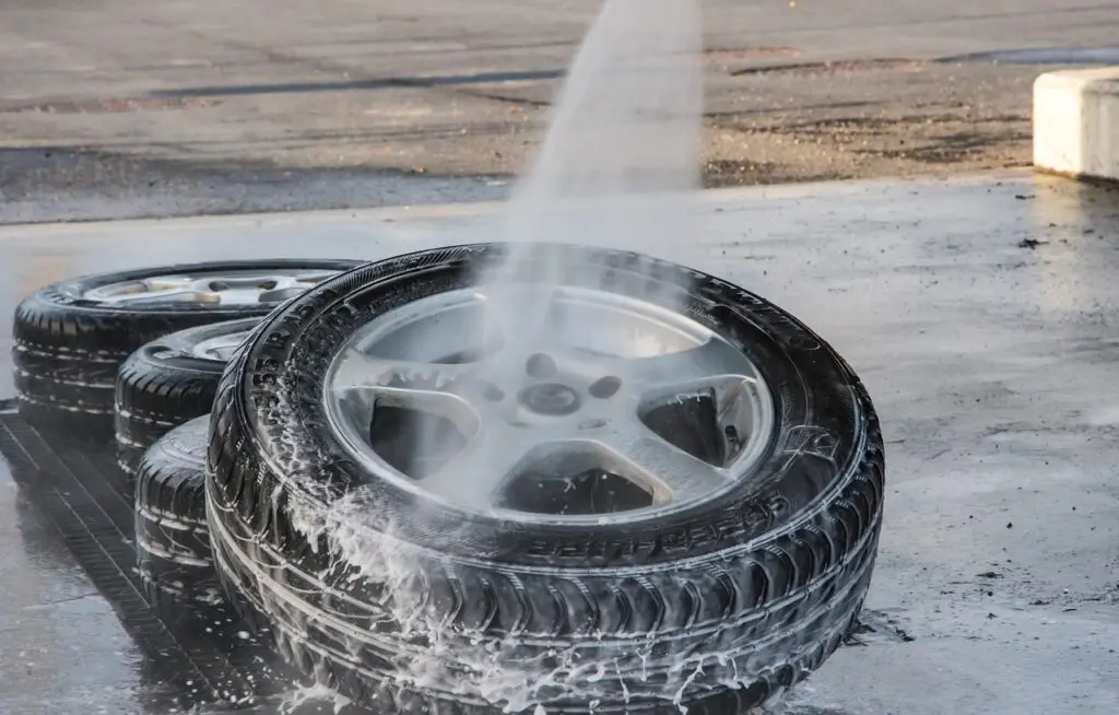tire-geadb306d0_1280