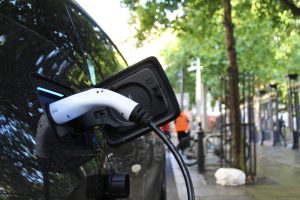 Essence vs Hybride vs Électrique : quelle conso sur 50 km/j ?